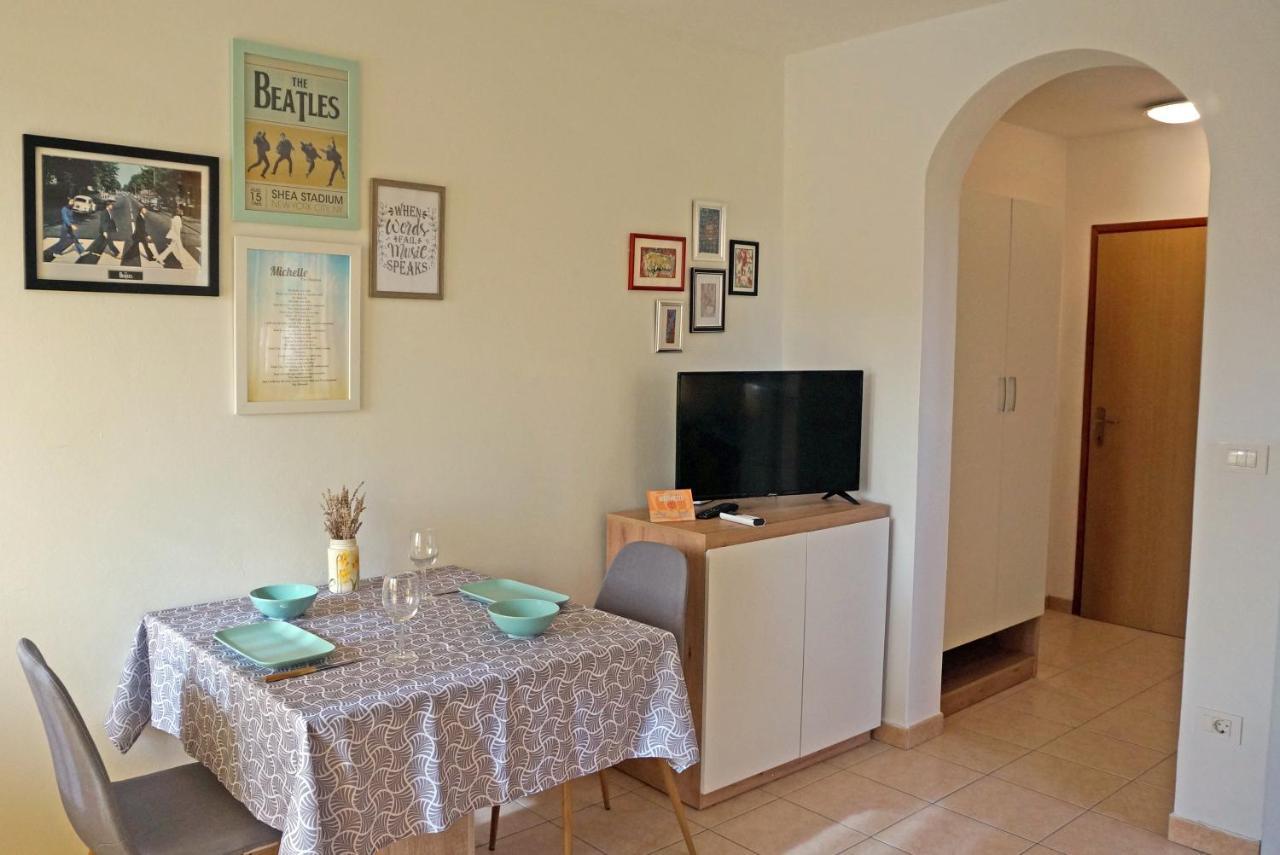 Studio Apartment Michelle - Intermezzo With Sea View Rabac Exterior foto