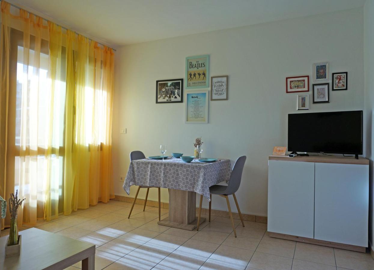 Studio Apartment Michelle - Intermezzo With Sea View Rabac Exterior foto